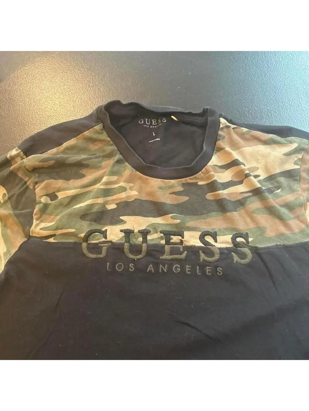 GUESS Los Angeles Camo Raglan T-Shirt - Picture 2 of 3
